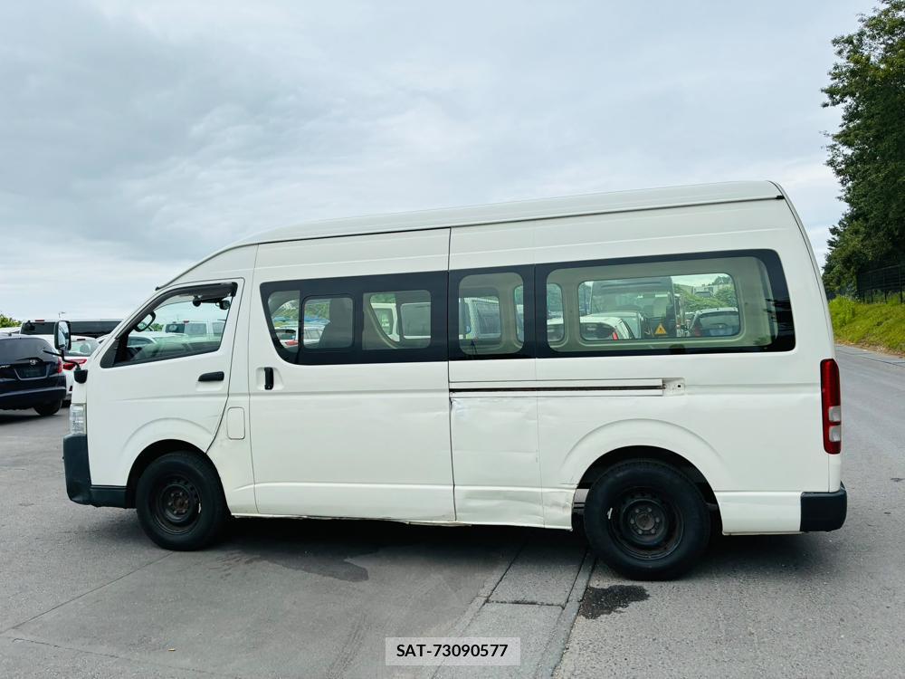 Toyota HIACE VAN 2019-06 8252226-1