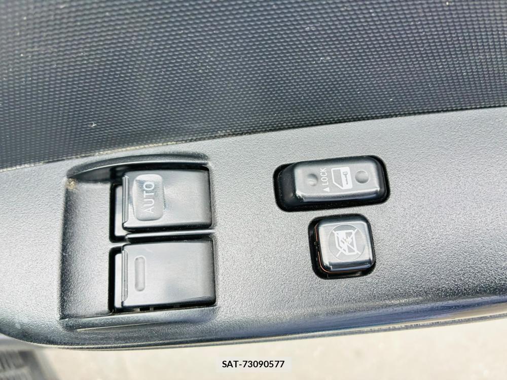 Toyota HIACE VAN 2019-06 8252226-19