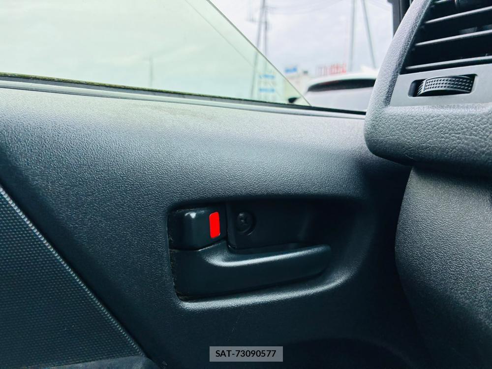 Toyota HIACE VAN 2019-06 8252226-20