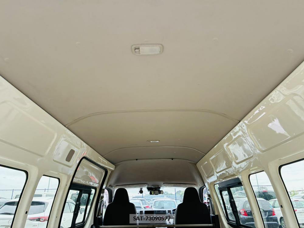 Toyota HIACE VAN 2019-06 8252226-22