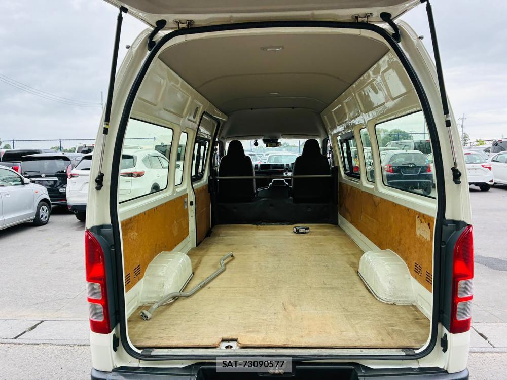 Toyota HIACE VAN 2019-06 8252226-23