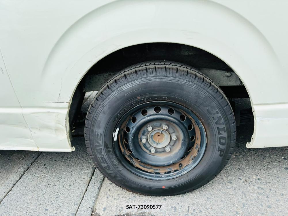 Toyota HIACE VAN 2019-06 8252226-25