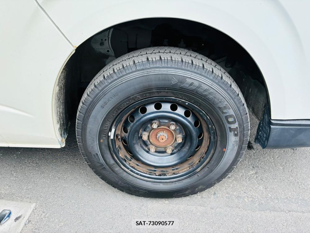 Toyota HIACE VAN 2019-06 8252226-26