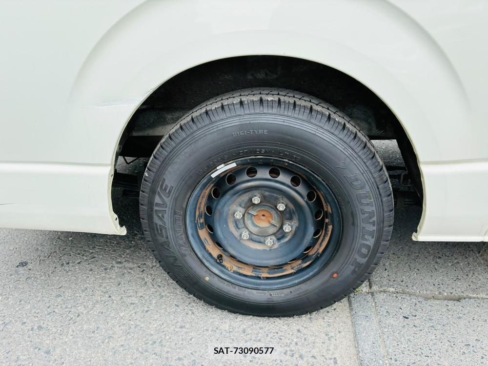 Toyota HIACE VAN 2019-06 8252226-28