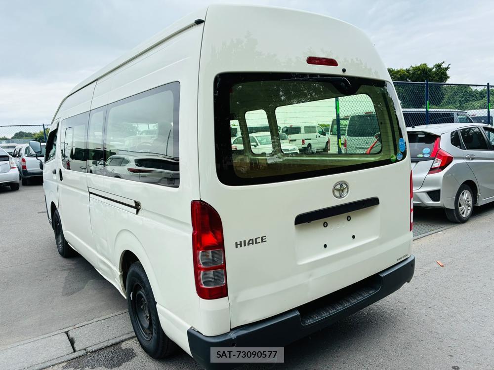 Toyota HIACE VAN 2019-06 8252226-2