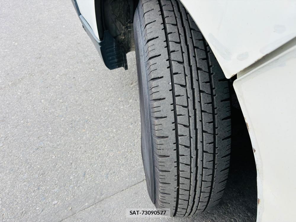 Toyota HIACE VAN 2019-06 8252226-30