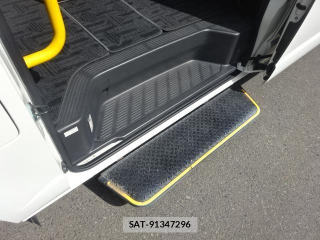 Toyota HIACE VAN 2017-02 8336083-11