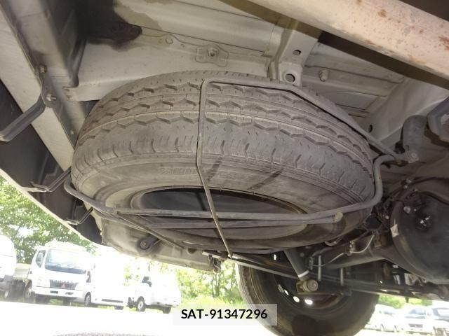 Toyota HIACE VAN 2017-02 8336083-26