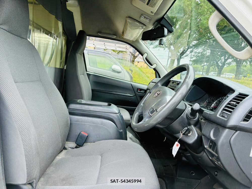 Toyota HIACE VAN 2019-07 8240827-10