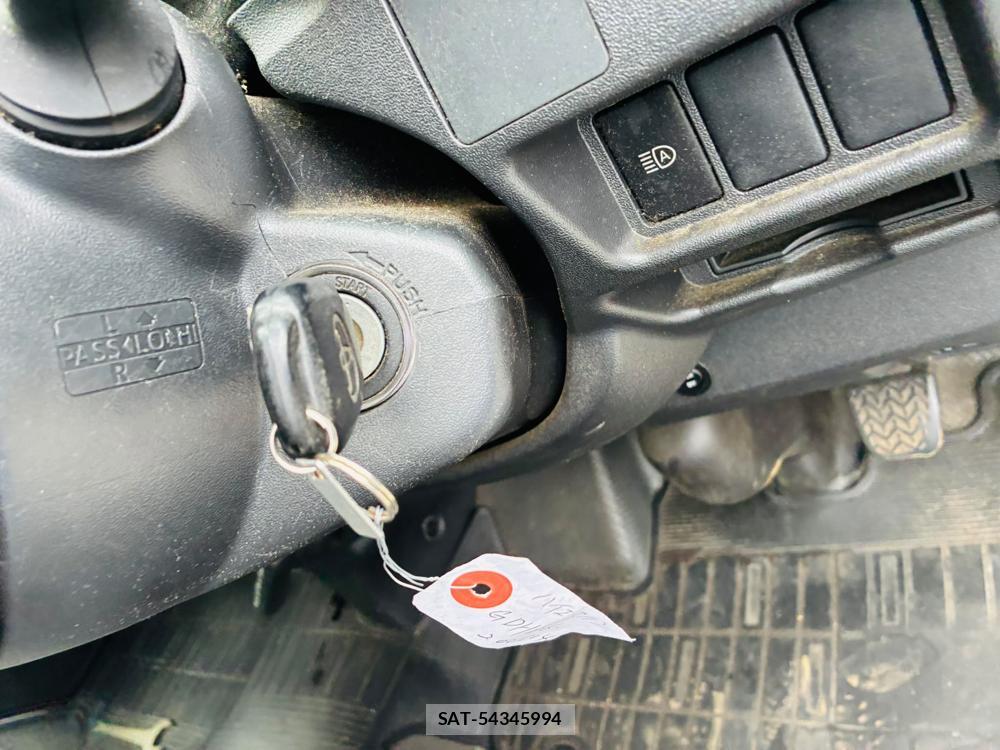 Toyota HIACE VAN 2019-07 8240827-15