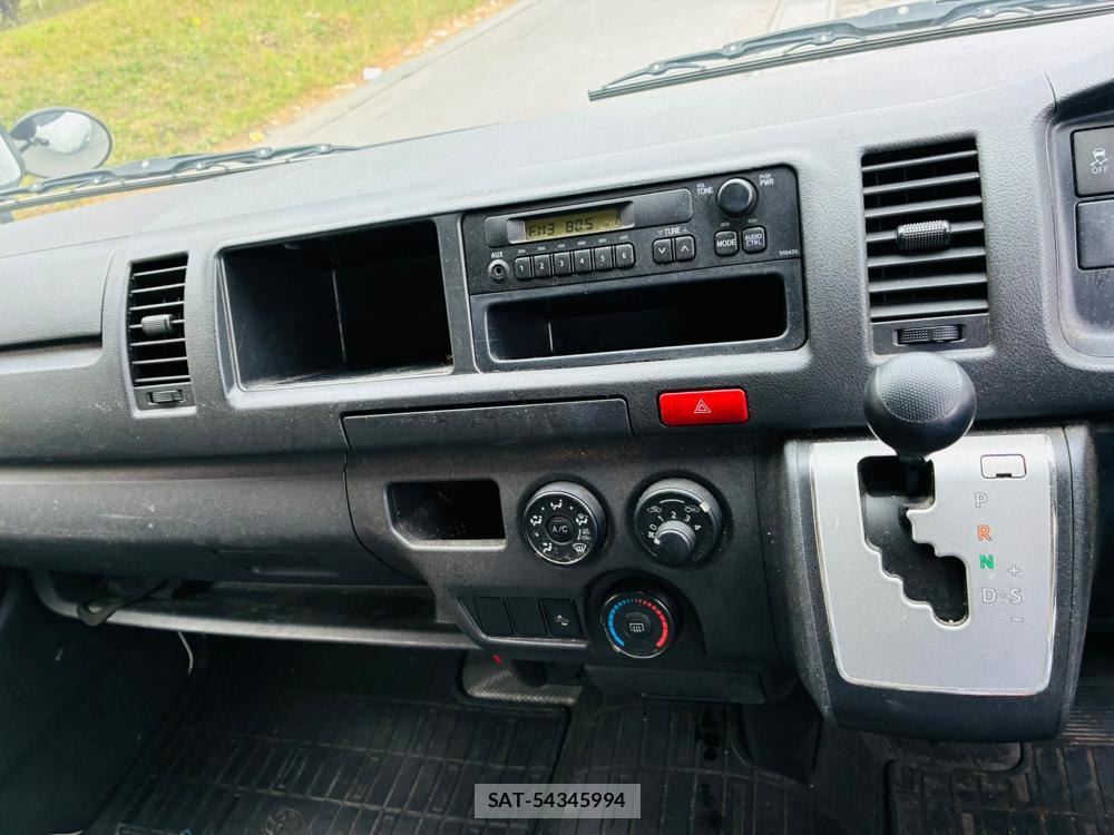 Toyota HIACE VAN 2019-07 8240827-18