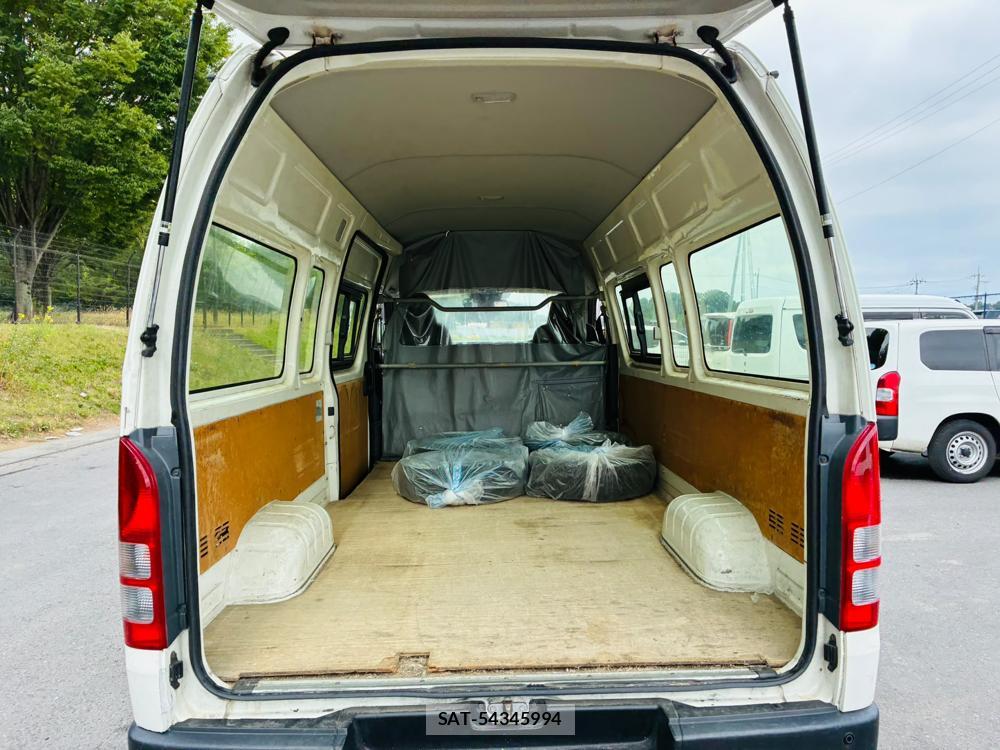Toyota HIACE VAN 2019-07 8240827-24