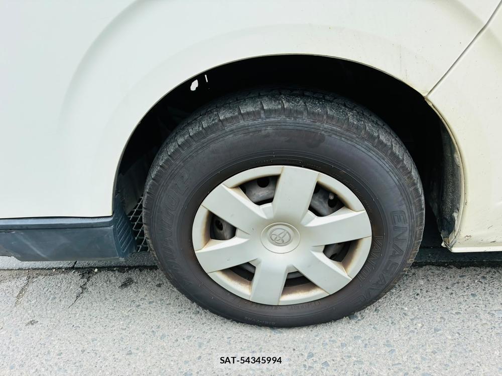 Toyota HIACE VAN 2019-07 8240827-28