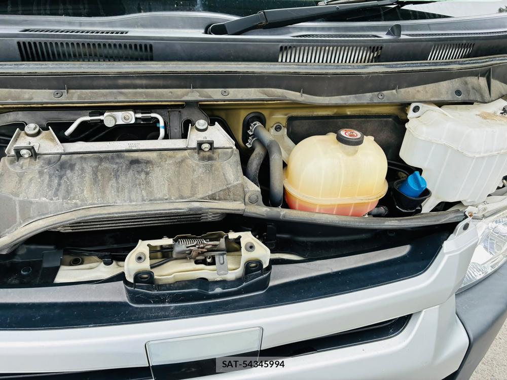 Toyota HIACE VAN 2019-07 8240827-36