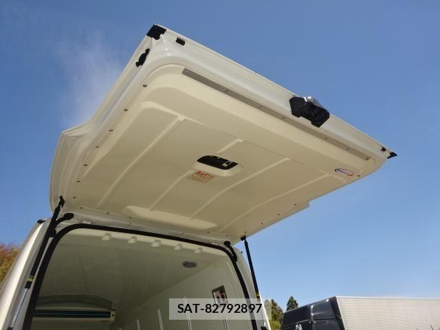 Toyota HIACE VAN 2024-02 8336084-9