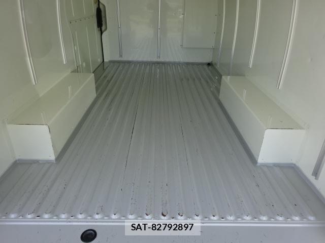 Toyota HIACE VAN 2024-02 8336084-13