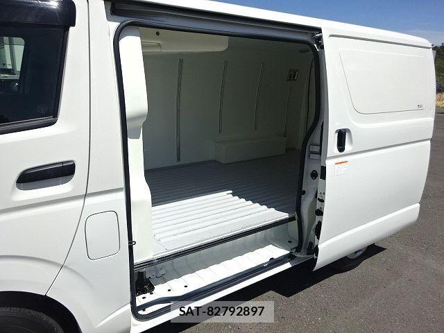 Toyota HIACE VAN 2024-02 8336084-16