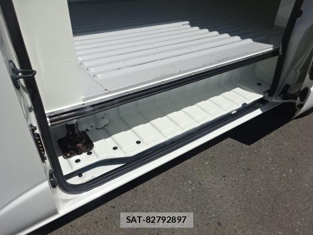Toyota HIACE VAN 2024-02 8336084-17