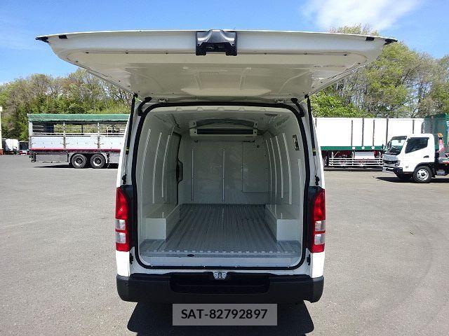 Toyota HIACE VAN 2024-02 8336084-8