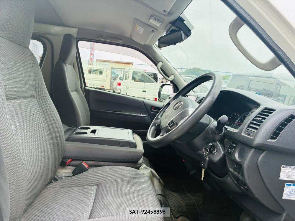 Toyota HIACE VAN 2019-11 8329534-11