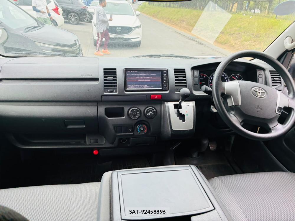 Toyota HIACE VAN 2019-11 8329534-12