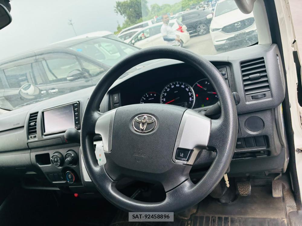 Toyota HIACE VAN 2019-11 8329534-14