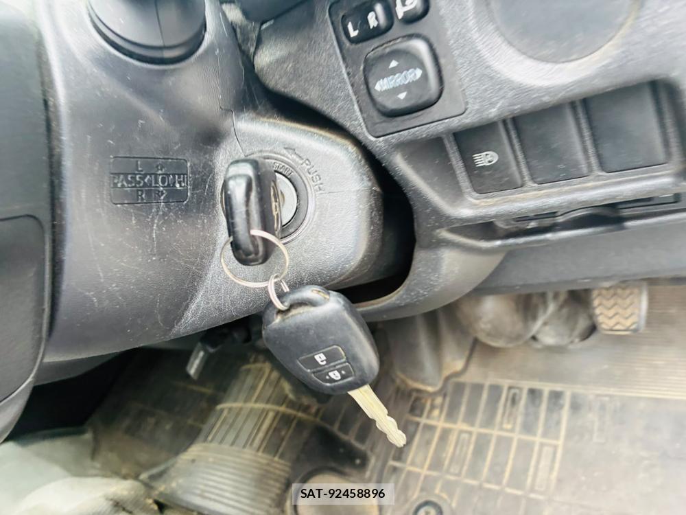 Toyota HIACE VAN 2019-11 8329534-16