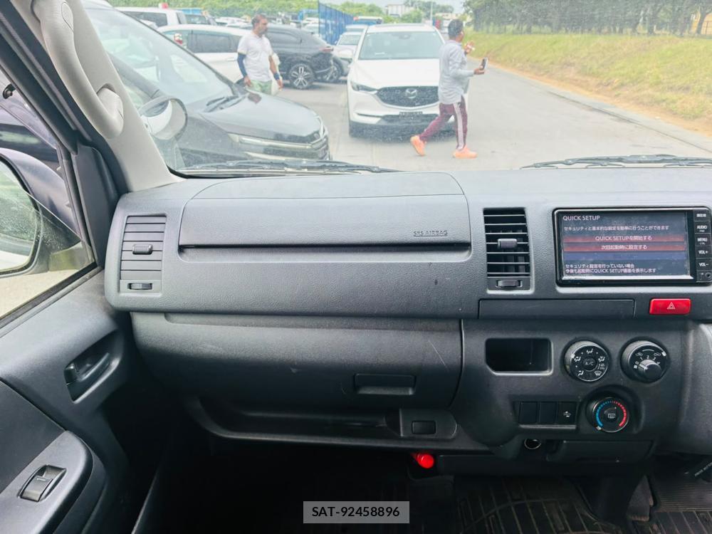 Toyota HIACE VAN 2019-11 8329534-17