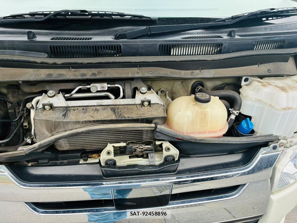 Toyota HIACE VAN 2019-11 8329534-38