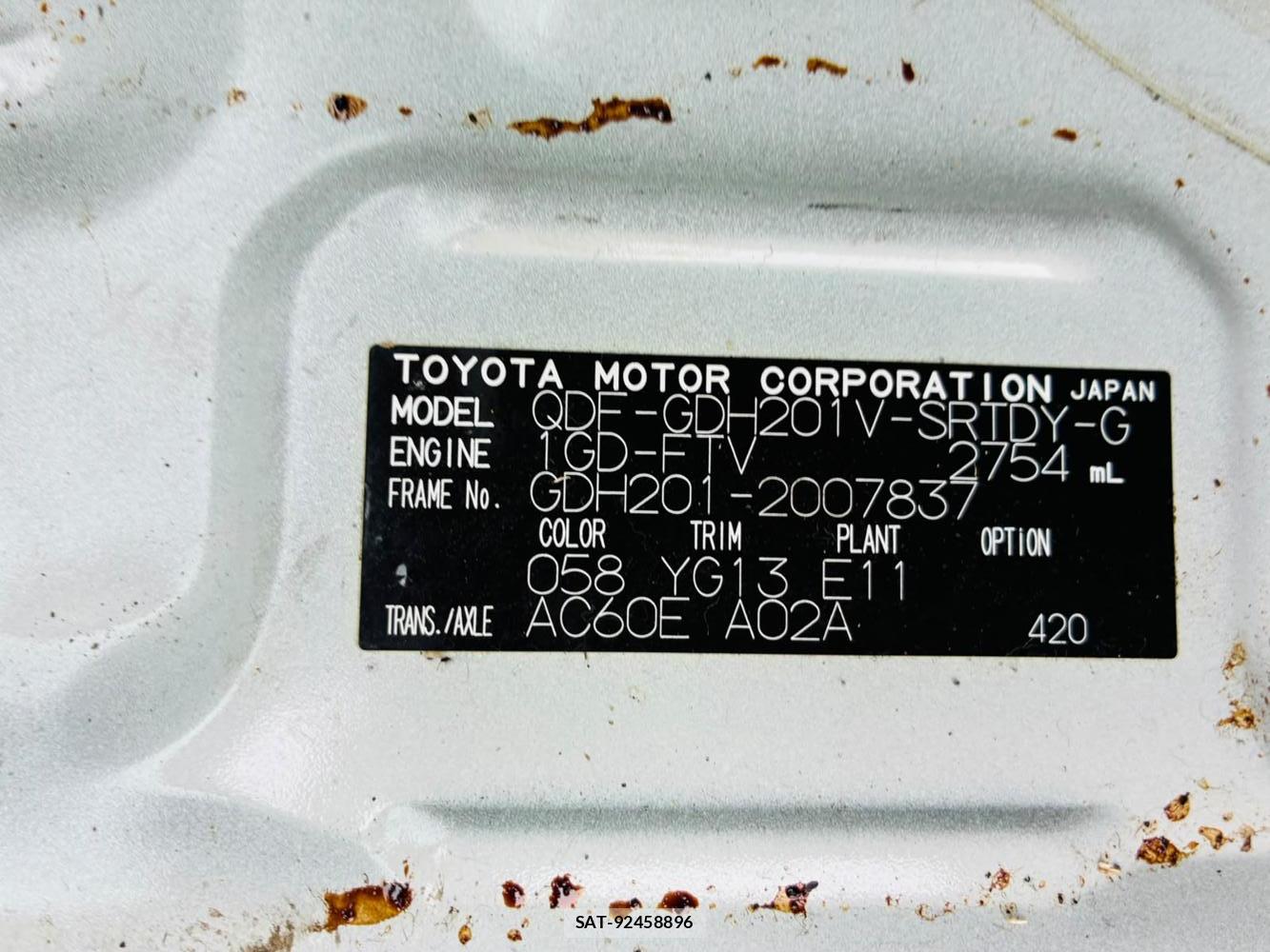 Toyota HIACE VAN 2019-11 8329534-39