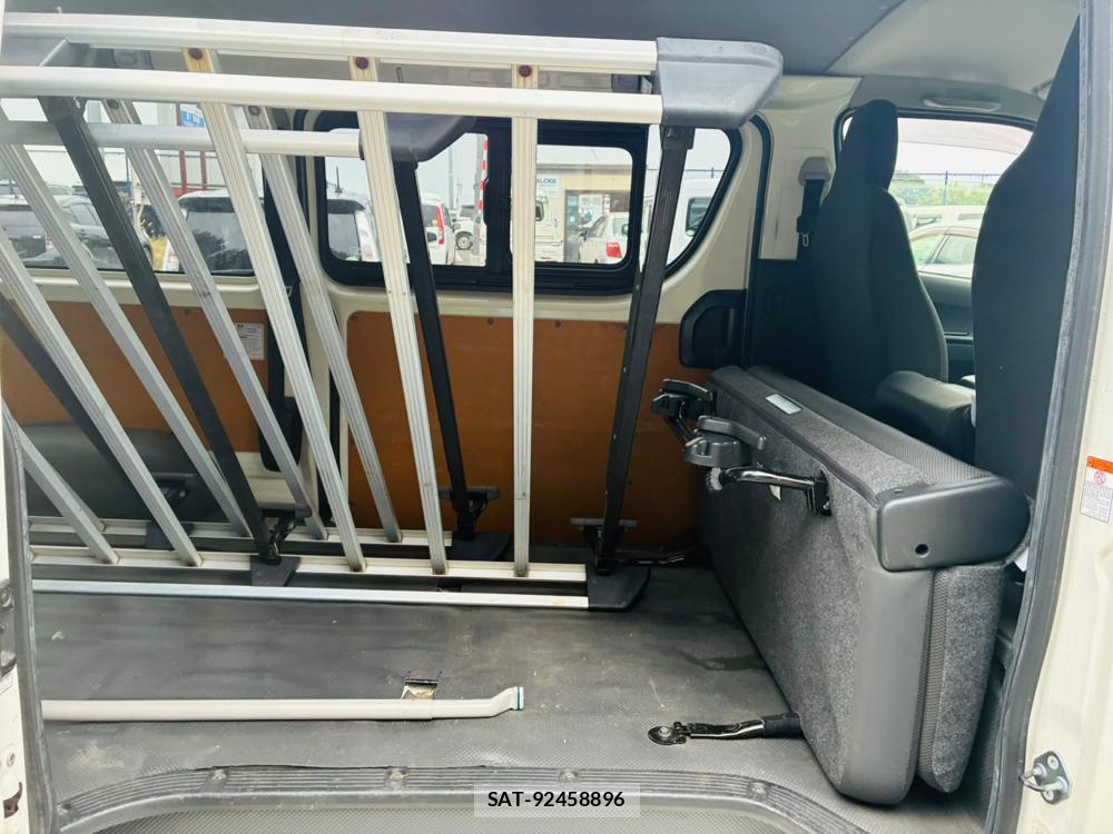 Toyota HIACE VAN 2019-11 8329534-8