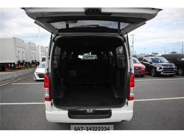 Toyota HIACE VAN 2020-02 8371712-27