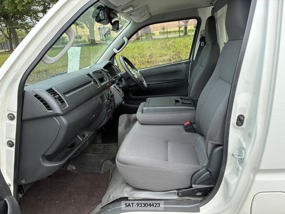 Toyota HIACE VAN 2019-07 8351356-9