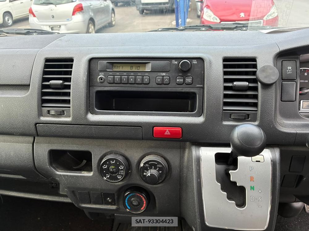 Toyota HIACE VAN 2019-07 8351356-17