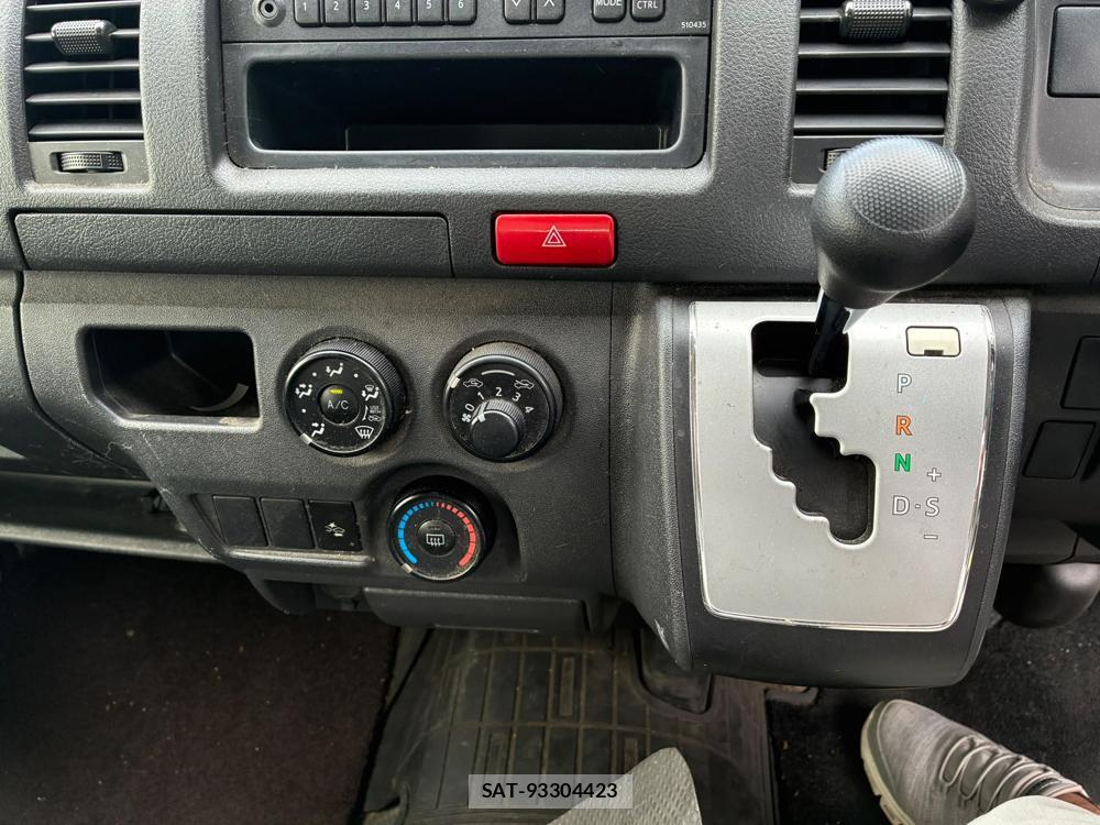 Toyota HIACE VAN 2019-07 8351356-18