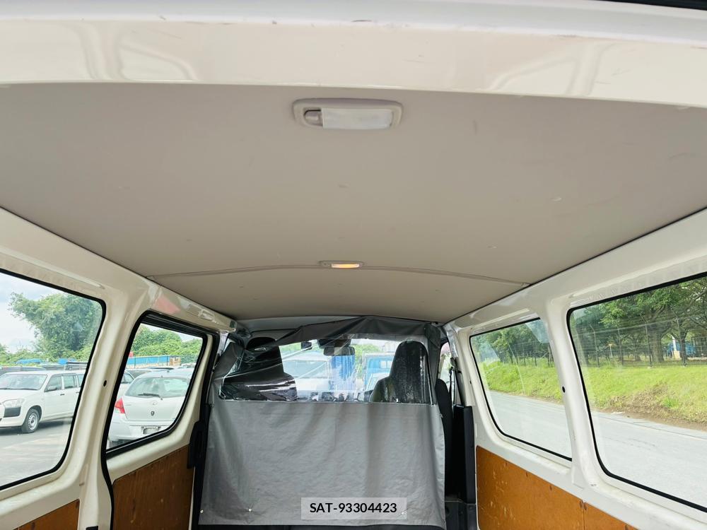 Toyota HIACE VAN 2019-07 8351356-23