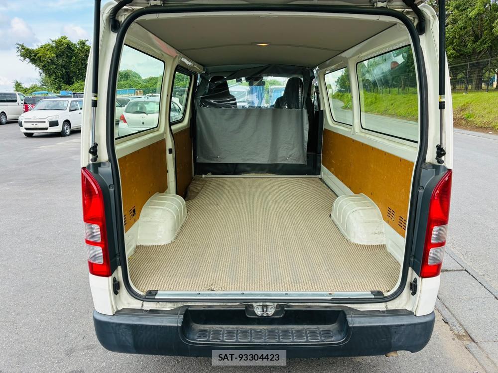 Toyota HIACE VAN 2019-07 8351356-24