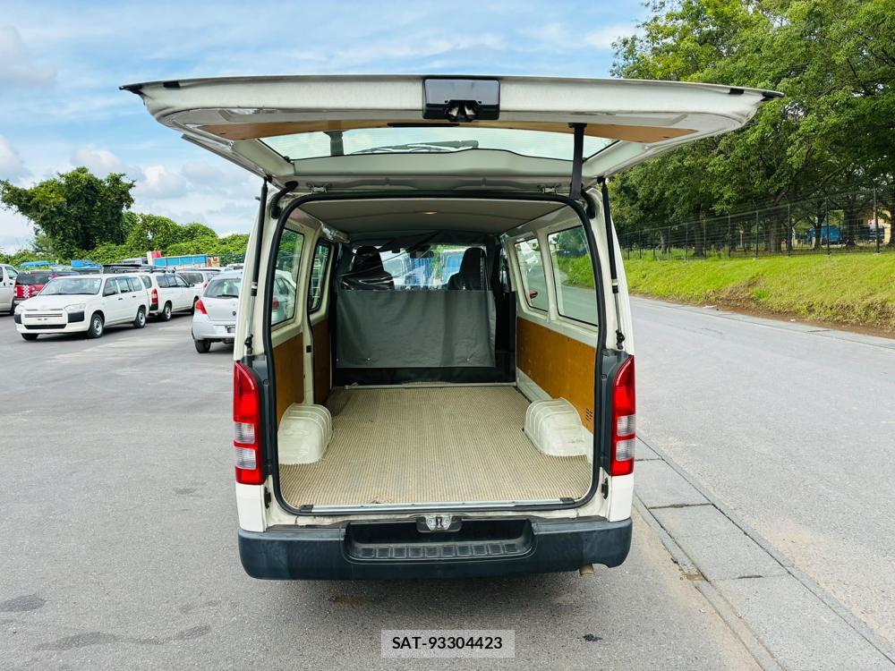 Toyota HIACE VAN 2019-07 8351356-25