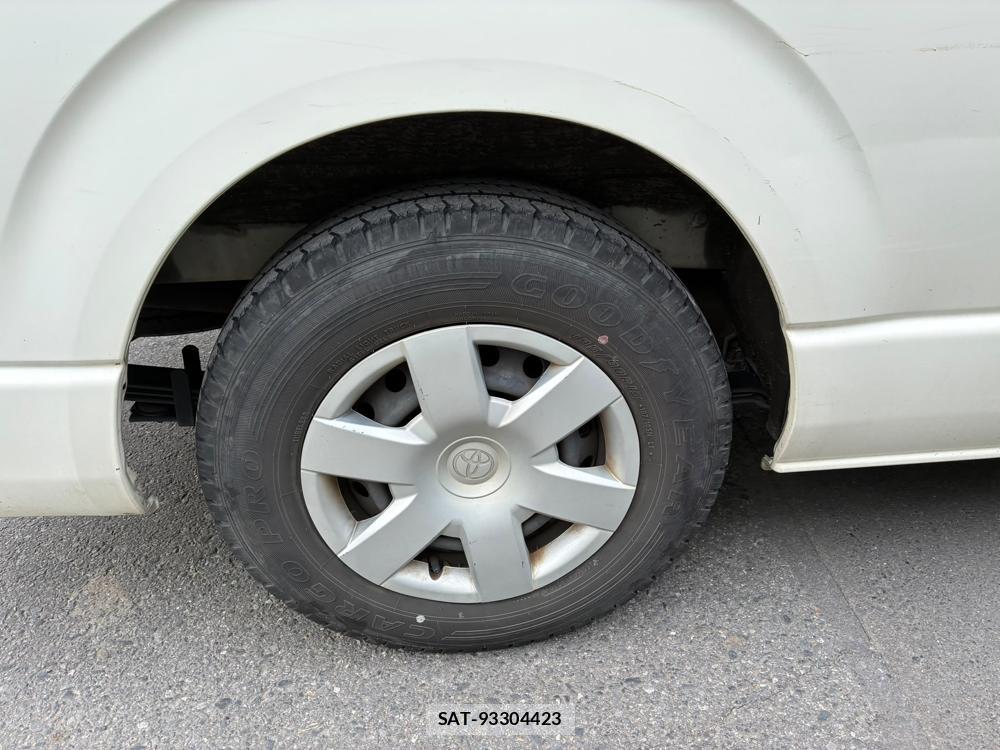 Toyota HIACE VAN 2019-07 8351356-26