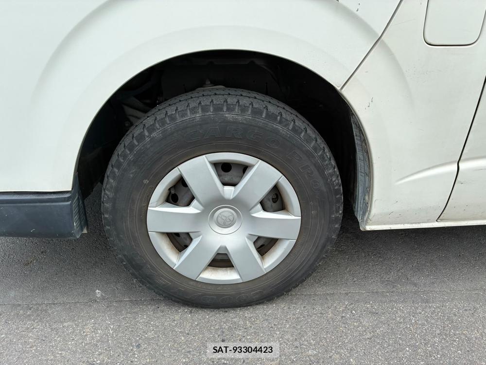 Toyota HIACE VAN 2019-07 8351356-28
