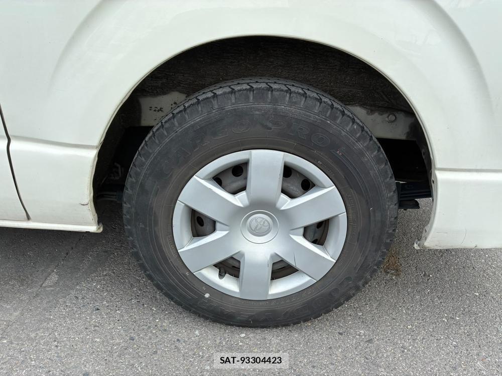 Toyota HIACE VAN 2019-07 8351356-29