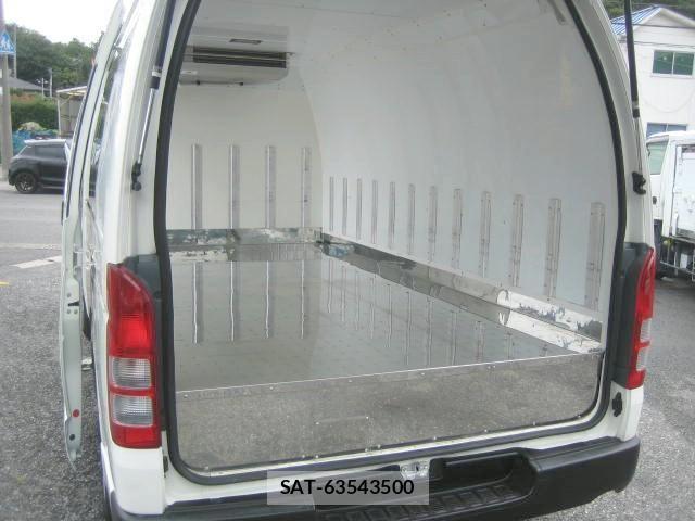 Toyota HIACE VAN 2019-07 8412708-10