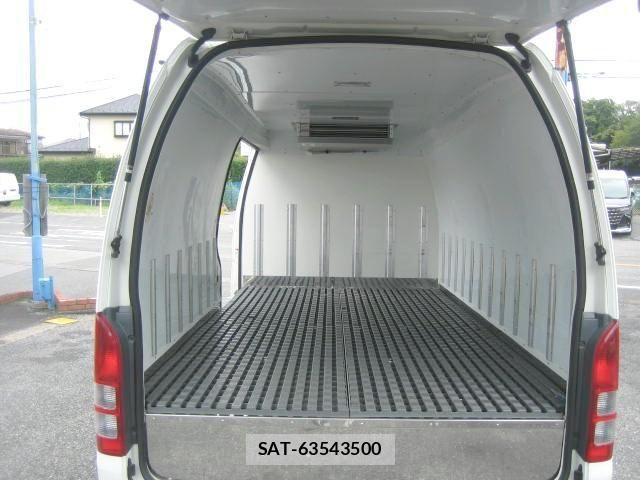 Toyota HIACE VAN 2019-07 8412708-11