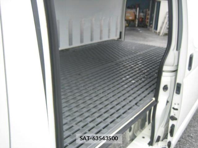Toyota HIACE VAN 2019-07 8412708-13