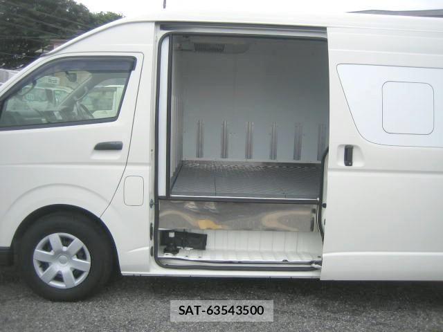 Toyota HIACE VAN 2019-07 8412708-14