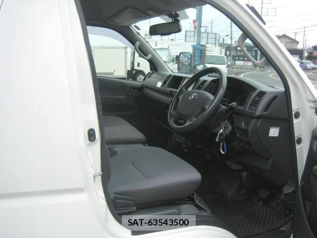 Toyota HIACE VAN 2019-07 8412708-18