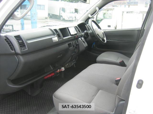 Toyota HIACE VAN 2019-07 8412708-19