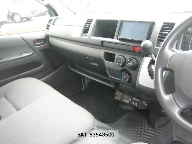Toyota HIACE VAN 2019-07 8412708-20