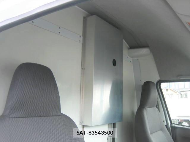 Toyota HIACE VAN 2019-07 8412708-23