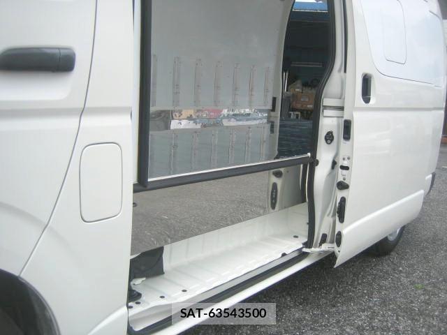 Toyota HIACE VAN 2019-07 8412708-6